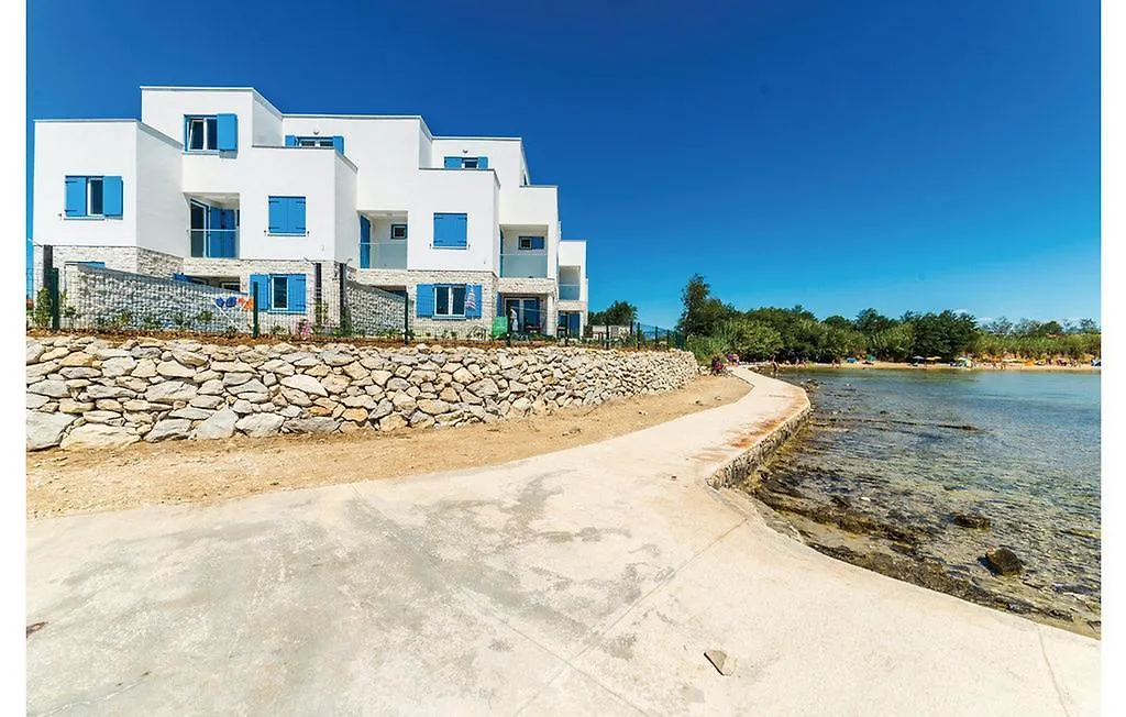 Put Mula Resort Privlaka  Croatia