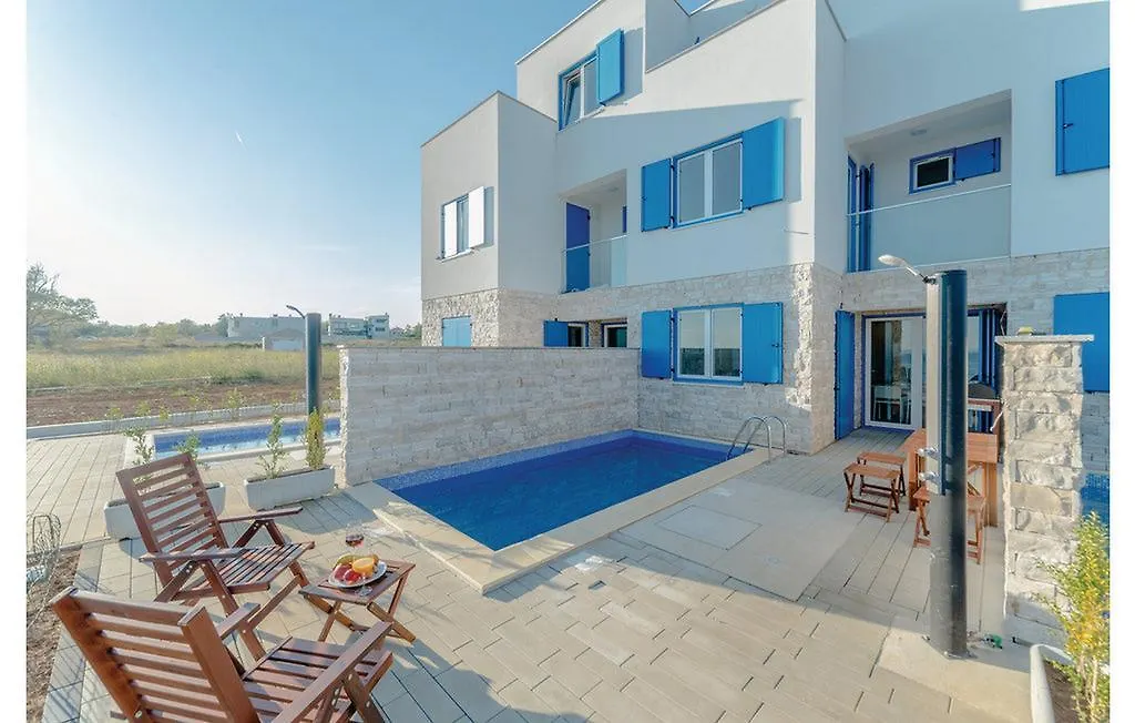 Put Mula Resort Privlaka  Croatia